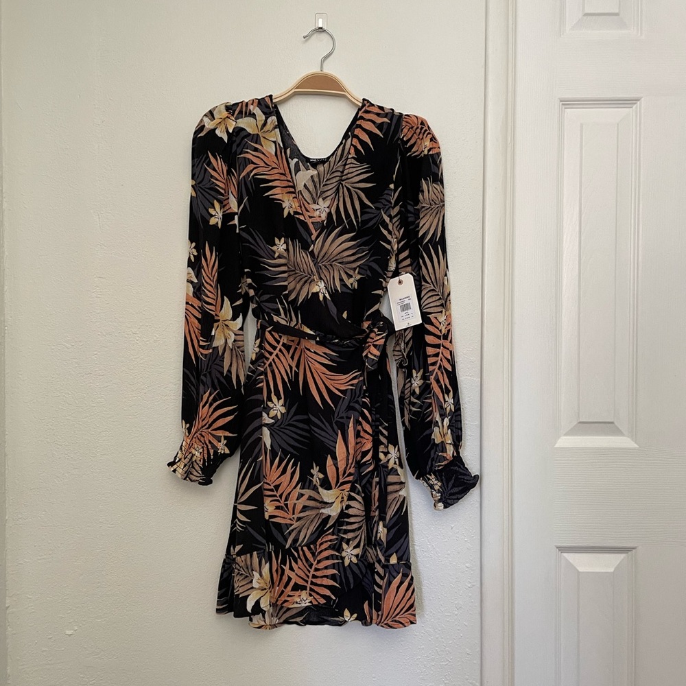 NWT billabong wrap dress sz M